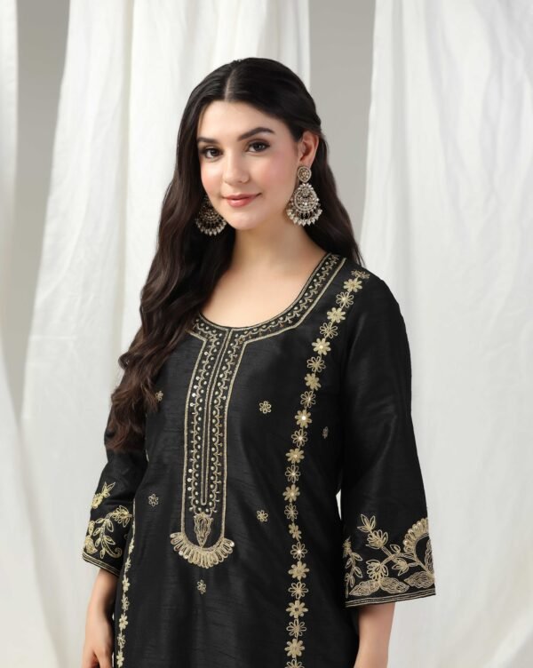 Pret a Porter Elegant Black Raw Silk Suit - Image 15