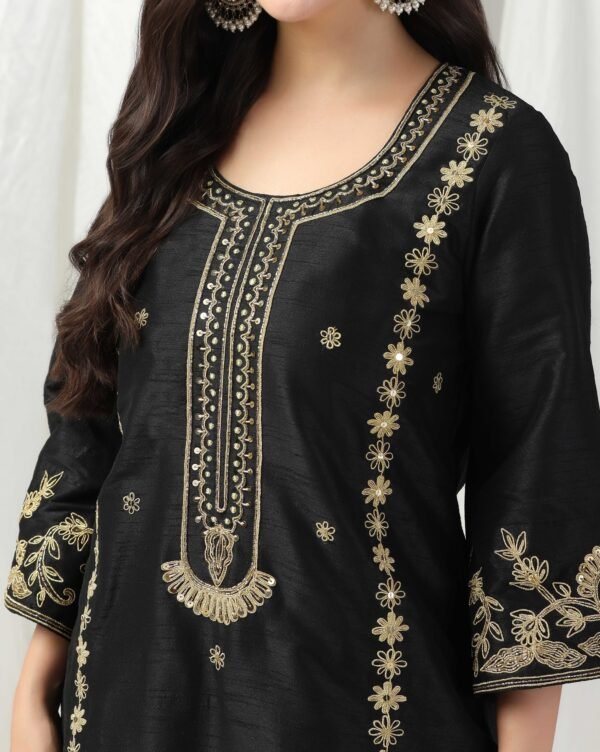 Pret a Porter Elegant Black Raw Silk Suit - Image 2