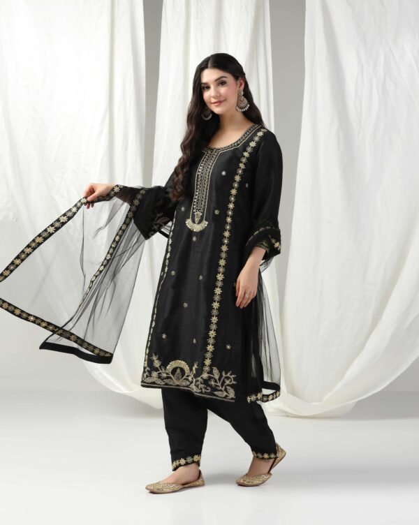Pret a Porter Elegant Black Raw Silk Suit - Image 4