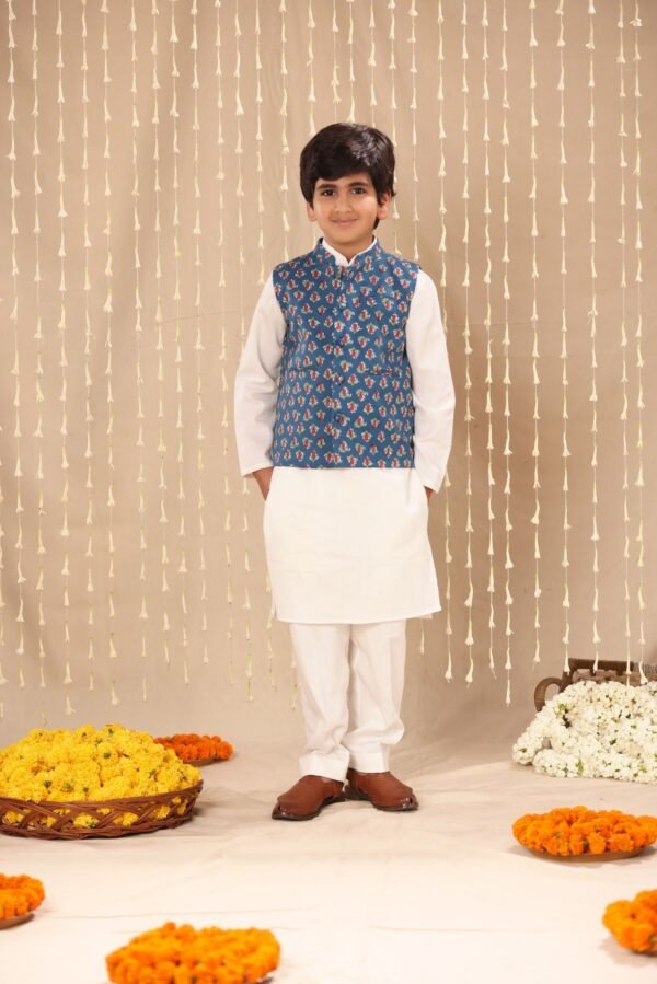 White Kurta Pyjama Co-ord Set with Blue Jaipuri Buti Print Jacket - Image 4