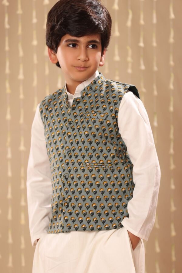 White Kurta Pyjama Co-ord Set with Grey Jaipuri Floral Print Jacket - Image 2