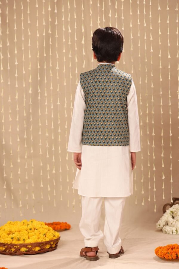 White Kurta Pyjama Co-ord Set with Grey Jaipuri Floral Print Jacket - Image 3